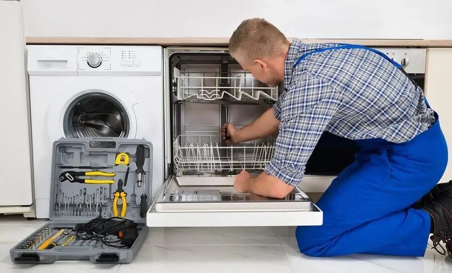 Haymana Smeg servisi teknisyen ekibi beyaz eşya tamiri yaparken